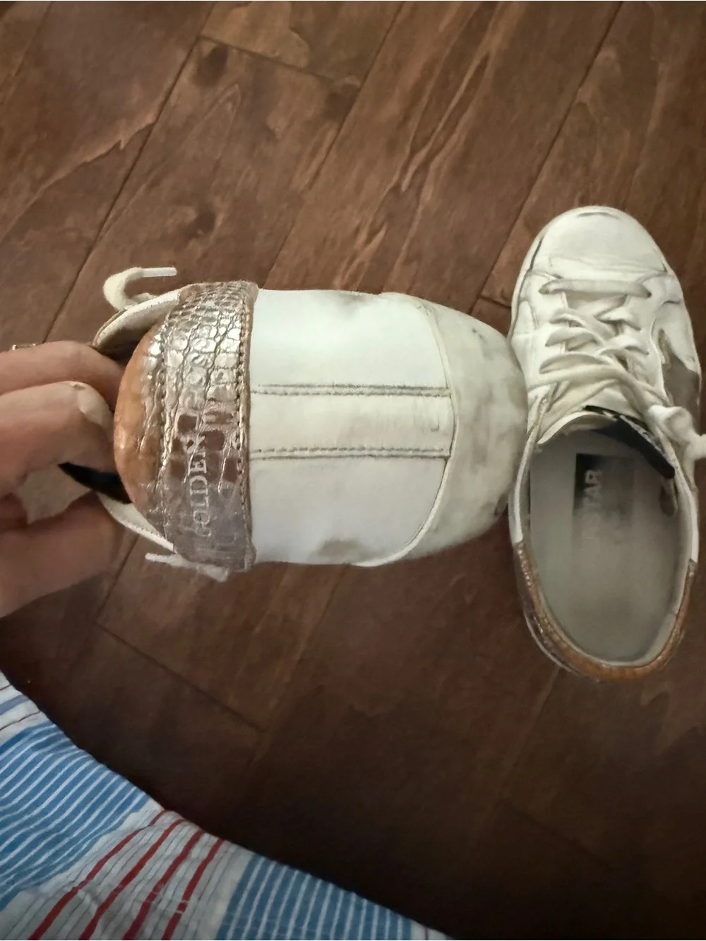 Golden goose size 35 Women's Super-Star with gold sparkle foxing $640